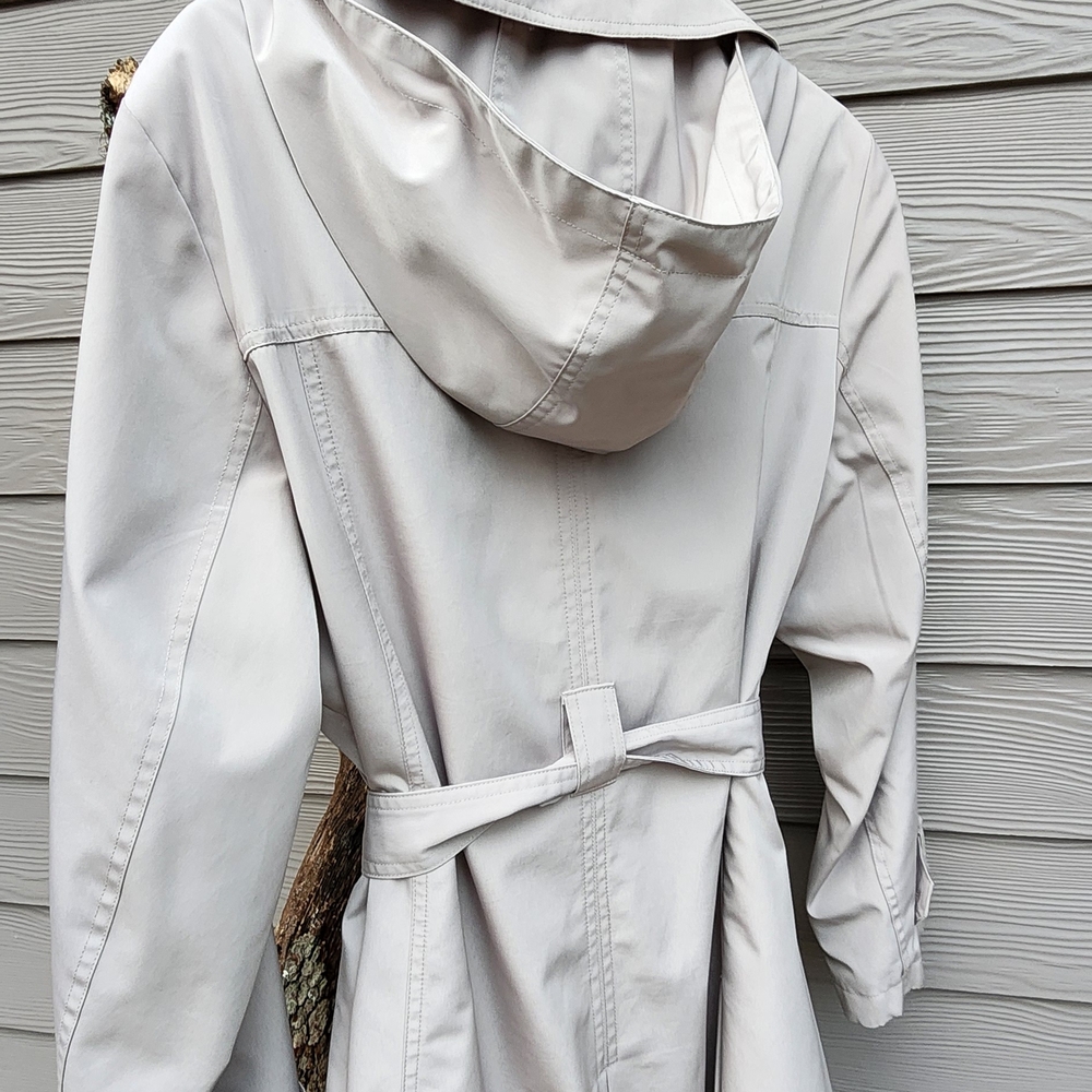 Women's Classic Cream Trench Coat - Picture 3 of 6